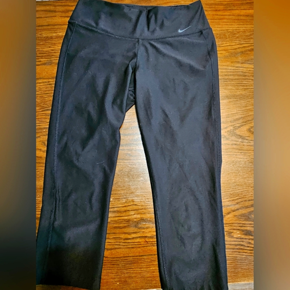 Nike Dri-Fit Black Capri Leggings S